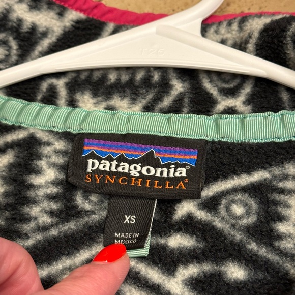 💫Patagonia Women’s Lightweight Synchilla™️ Snap-T™️ Pullover, XS, Ikat Fish, EUC - Picture 7 of 10
